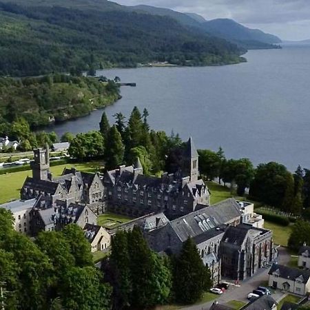 The Classrooms, Loch Ness Abbey - 142M2 Lifestyle & Heritage Apartment - Pool & Spa - The Highland Club - Resort On Lake Shores Fort Augustus Luaran gambar