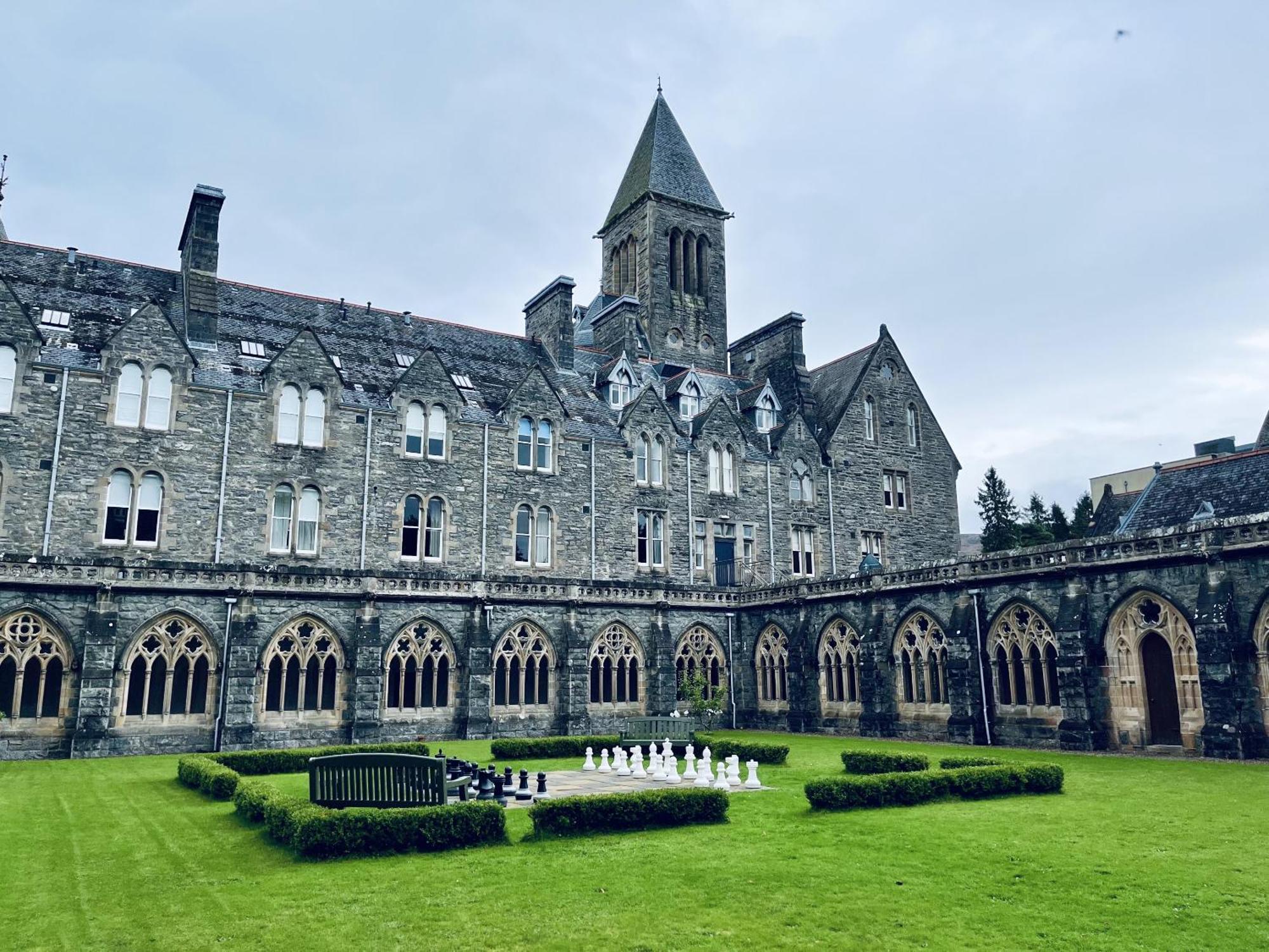The Classrooms, Loch Ness Abbey - 142M2 Lifestyle & Heritage Apartment - Pool & Spa - The Highland Club - Resort On Lake Shores Fort Augustus Luaran gambar